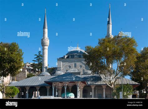  Der İskele Camii: Ein historischer Schatz am Wasser